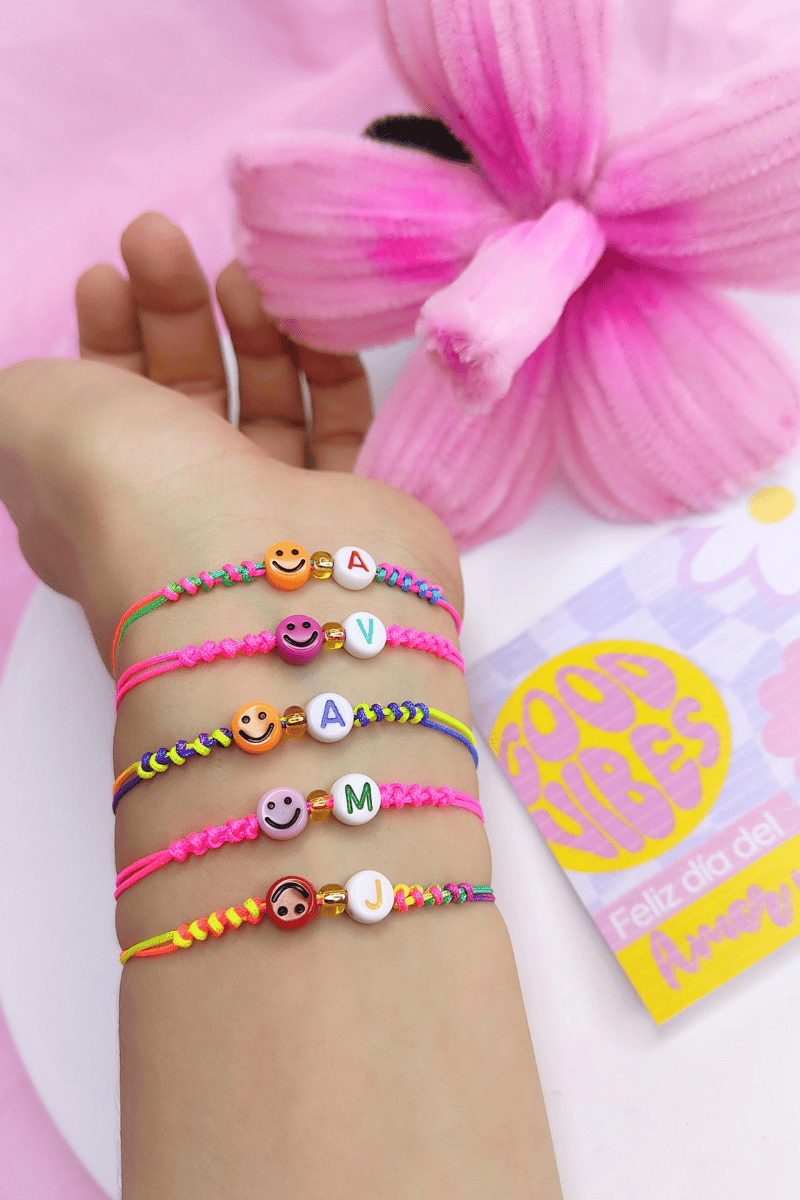 Pulsera hilo carita feliz