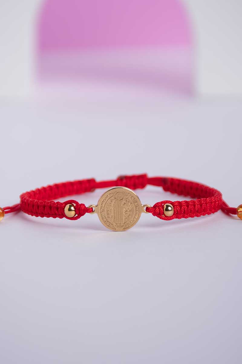 Pulsera san Benito centro tejido rojo