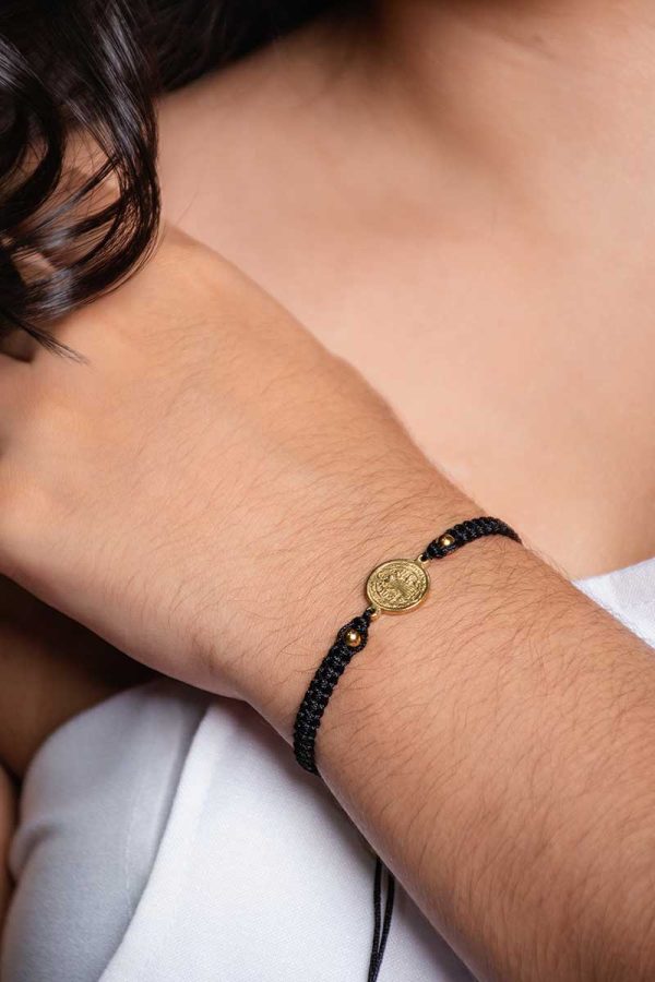 Pulsera san Benito centro tejido negro