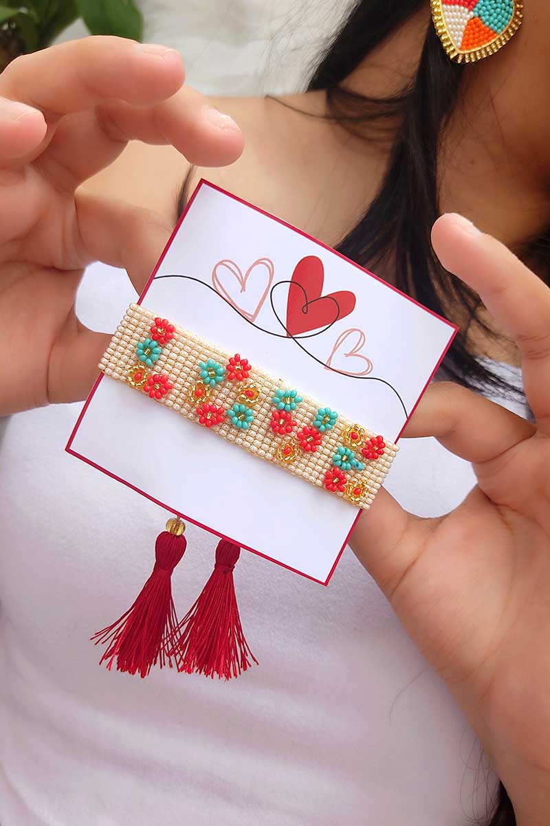 Pulsera ancha beis LOVE con flores rojo menta - Imagen 3