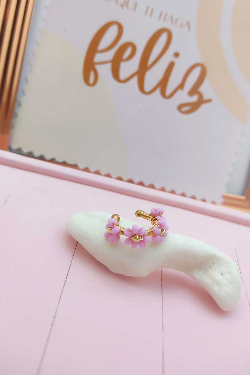 Earcuff flor rosada alambrismo